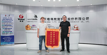 喜讯丨凯悦装饰​收获唯康教育授予的锦旗一面